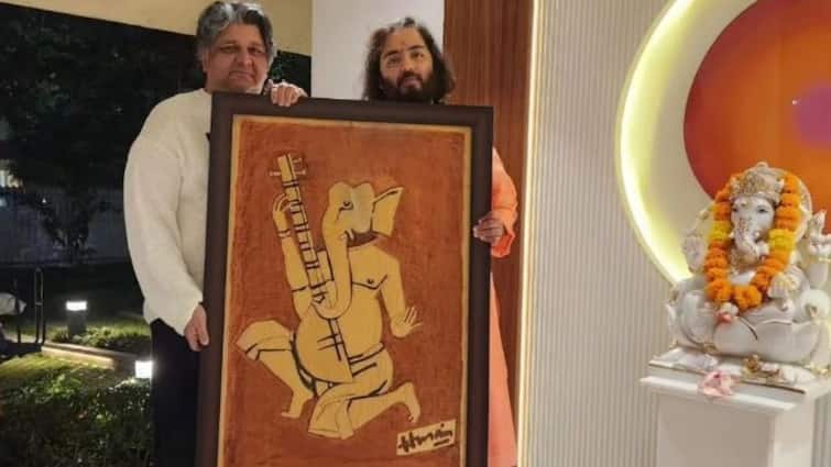 Anant Ambani got a ganpati Bappa Painting by late MF Hussain on his Birthday as Gift अनंत अंबानी को गिफ्ट मिली एम एफ हुसैन की गणपति बाप्पा की पेंटिंग, इस शख्स ने दिया बर्थडे का खास तोहफा