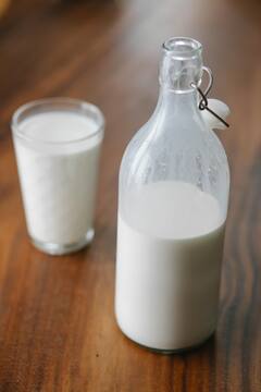 Drinking Milk : दूध पिण्याची योग्य वेळ कोणती? जाणून घ्या!