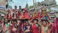 उदयपुर में शुरू हुआ मेवाड़ महोत्सव का जश्न, देखें गणगौर की शाही सवारी की मनमोहक तस्वीरें