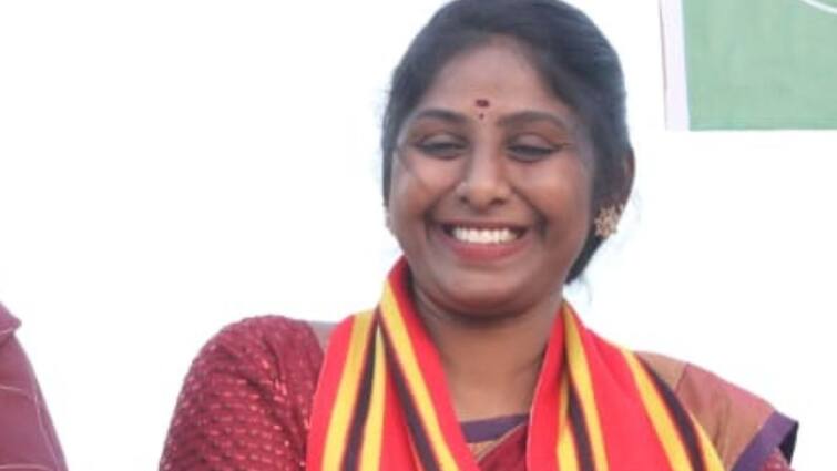 Lok Sabha Election 2024 Veerappan daughter vidya rani left BJP contest election in NTK ticket from tamil nadu krishnagiri seat Lok Sabha Election 2024: तमिलनाडु में BJP को बड़ा झटका, वीरप्पन की बेटी विद्या रानी ने छोड़ा भगवा पार्टी का साथ