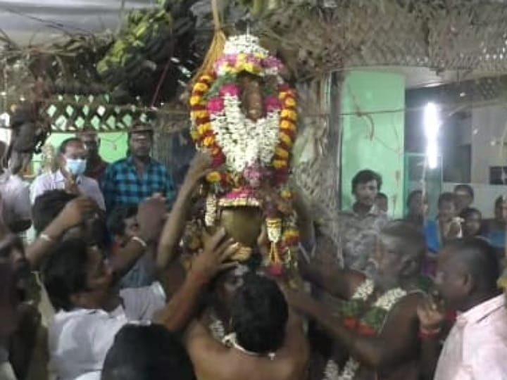 கரூர் முத்து மாரியம்மன் கம்பம், பகவதி அம்மன் கரகம் ஆற்றுக்கு அனுப்பும் நிகழ்வு