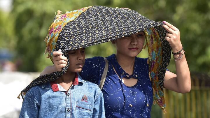 आईएमडी के आंकड़ों के मुताबिक दिल्ली में पिछले तीन दिनों से अधिकतम तापमान 40 डिग्री सेल्सियस के करीब है.