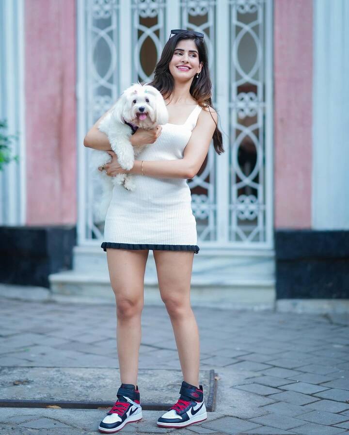 જ્યારે પણ સાક્ષી મલિક ઈન્સ્ટાગ્રામ પર પોતાની તસવીરો શેર કરે છે, ત્યારે તે ફેન્સમાં ઝડપથી વાયરલ થઈ જાય છે.