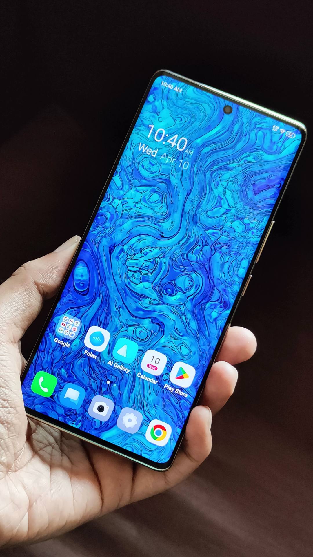 इनमें 120Hz रिफ्रेश रेट वाली 6.78 इंच की फुल एचडी प्लस कर्व्ड स्क्रीन दी गई है.