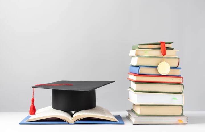 ऐसे में क्या आपको पता है कि आईएएस का सबसे ऊंचा पद कौनसा होता है. तो चलिए जानते हैं.