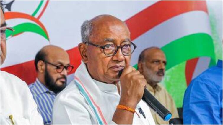 digvijaya singh compares this lok sabha elections with 1977 general elections ann दिग्विजय सिंह ने 1977 से की इस चुनाव की तुलना, BJP ने किया पलटवार, 'इसलिए नहीं लड़ना चाहते थे'