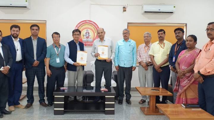 India and Nepal Educational cultural relations become stronger MoU signed Mahayogi Gorakhnath University and Lumbini Buddhist University ann Gorakhpur News:  भारत व नेपाल के बीच और मजबूत होंगे शैक्षिक-सांस्कृतिक संबंध, दो विश्वविद्यालय के बीच हुआ एमओयू