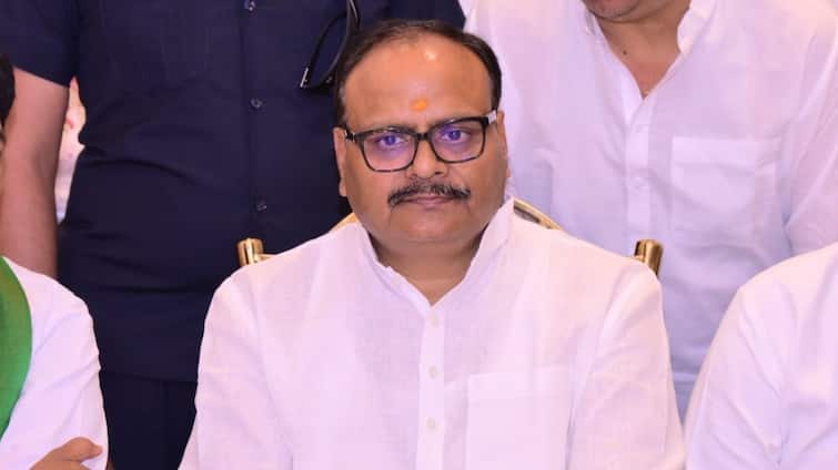 Lok Sabha Election 2024 UP Deputy CM Brajesh Pathak Talked to Sangeet Som in a closed room ANN Lok Sabha Election 2024: ब्रजेश पाठक ने बंद कमरे में की संगीत सोम से बात, क्या है इस मुलाकात का राज?