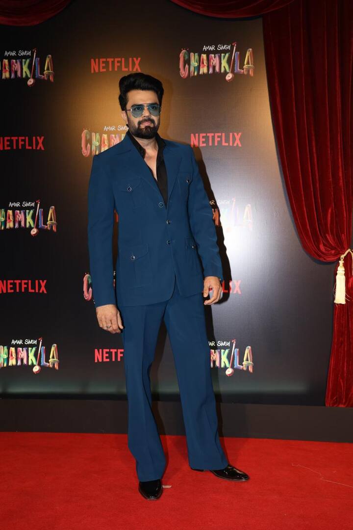 Manish Paul looked very attractive in a blue suit.
