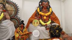 Lok Sabha Polls 2024:  সায়নীকে শুভেচ্ছা ফুল বিক্রেতার, যাদবপুরে ভোট প্রচারে TMC প্রার্থী