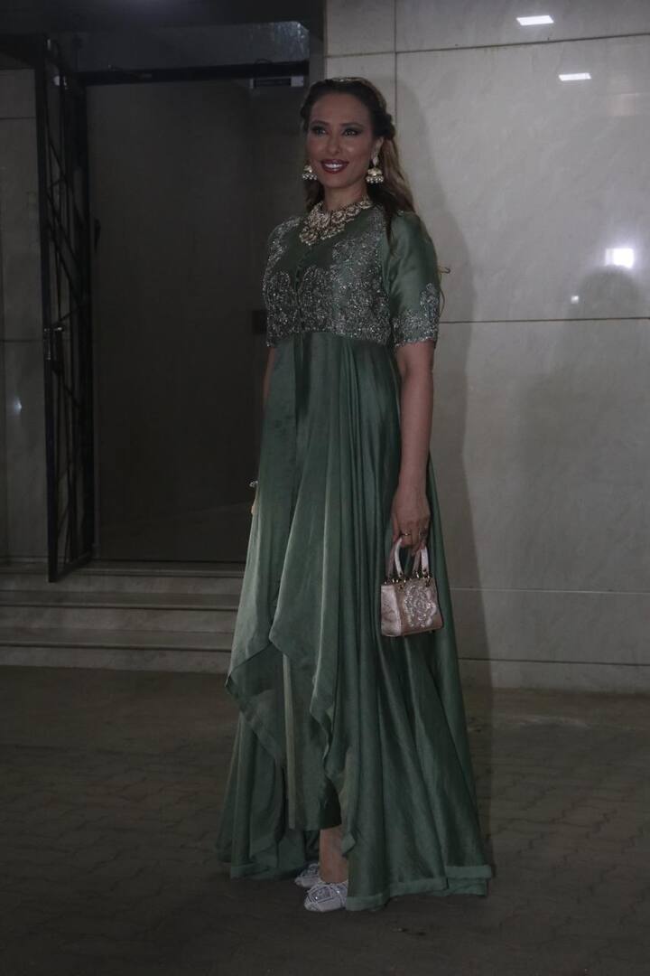 सलमान खान की रूमर्ड गर्लफ्रेंड लूलिया वंतूर भी सोहेल के घर में ईद पार्टी के जश्न में पहुंची थीं.