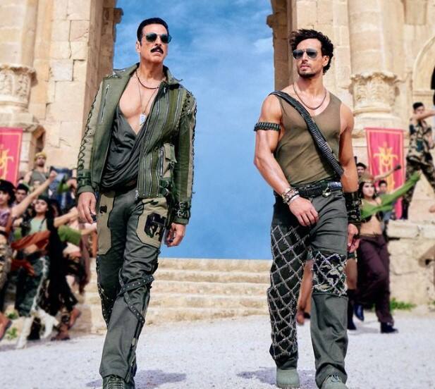 फिलहाल अक्षय अपनी लेटेस्ट फिल्म बड़े मियां छोटे मियां को लेकर सुर्खियों में बने हुए हैं. इस फिल्म में उन्होंने टाइगर श्रॉफ के साथ स्क्रीन की है. फिल्म ईद के मौके पर सिनेमाघरों में रिलीज हुई है और इसने पहले दिन 15.50 करोड़ की कमाई की है.