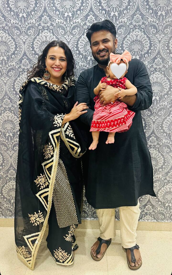 त्योहार पर स्वरा और उनके शौहर फहद काले रंग के आउटफिट में नजर आए. तो वहीं अपनी पहली ईद पर छोटी सी राबिया ने पिंक कलर का लहंगा चोली पहना था.