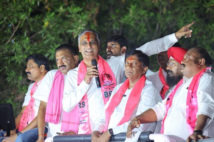 ‘‘కాంగ్రెస్ వందరోజుల పాలనలోనే ప్రజలకు ఎన్నో కష్టాలు వచ్చాయి. మంచినీళ్లు సరిగ్గా రావడం లేదు. ఎన్నికల హమీలను అమలు చేయకుండా ప్రజలను దగా చేశారు. బాండు పేపర్లు రాసిచ్చి మరీ మోసం చేశారు.’’