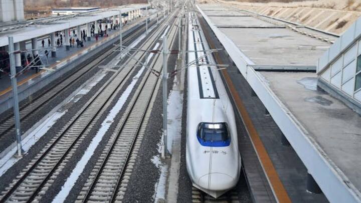 बता दें कि बुलेट ट्रेन के 508 किलोमीटर लम्बे रूट में 14 जगहों पर एनीमोमीटर इंस्टॉल किए जाएंगे. एनीमोमीटर हवा की स्पीड को मापने वाली डिवाइस होती है. इससे बुलेट ट्रेन की सुरक्षा बढ़ेगी. एनीमोमीटर को इंस्टॉल करने का काम नेशनल हाई स्पीड रेल कॉर्पोरेशन लिमिटेड  को सौंपा गया है.