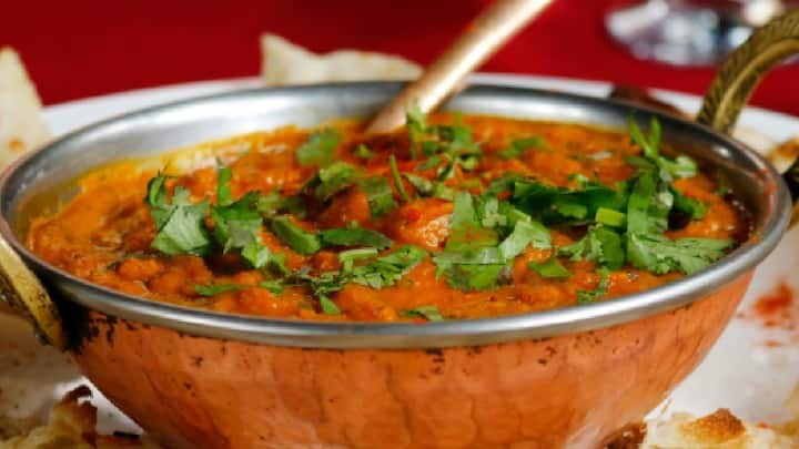 Spicy Food Disadvantages : तुम्हाला माहित आहे का की जास्त मसालेदार पदार्थ खाल्ल्याने त्वचेवर परिणाम होतो.जाणून घेऊया त्याचे तोटे आणि त्यावर  उपाय.