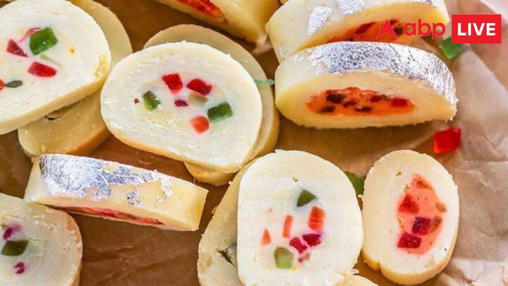 कन्या पूजन के समय कन्याओं को थोड़ा मिठाई जरूर दें. मिठाई को शुभ माना जाता है. आप चाहें तो उनके लिए मिठाई घर में बना सकते हैं या फिर आप बाजार से भी खरीदकर दे सकते हैं.