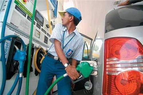 petrol-diesel-prices-kolkata fuel price check-rates-in-your-city-on-april-12 Petrol Diesel Price: একই আছে না কমল দাম, কলকাতায় আজ কত পেট্রোলের লিটার ?