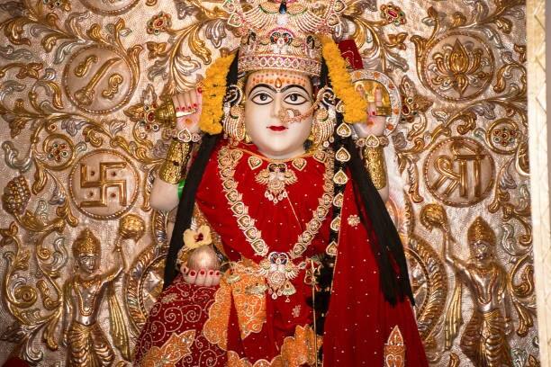 9 અંક વાળા લોકો માટે ચૈત્રી નવરાત્રી ખૂબ જ શુભ રહેશે. આ નવરાત્રિમાં તમારૂ ભાગ્ય ખુલ્લી જશે. તમારા અટકેલા કામ પૂરા થશે. સફળતા તરફ આગળ વધશો. દરેક નિર્ણય ખૂબ સમજી વિચારીને કરવો.