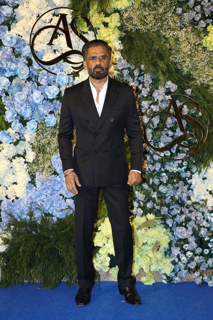 Suniel Shetty got all dressed up in a dapper suit for the star-studded affair.