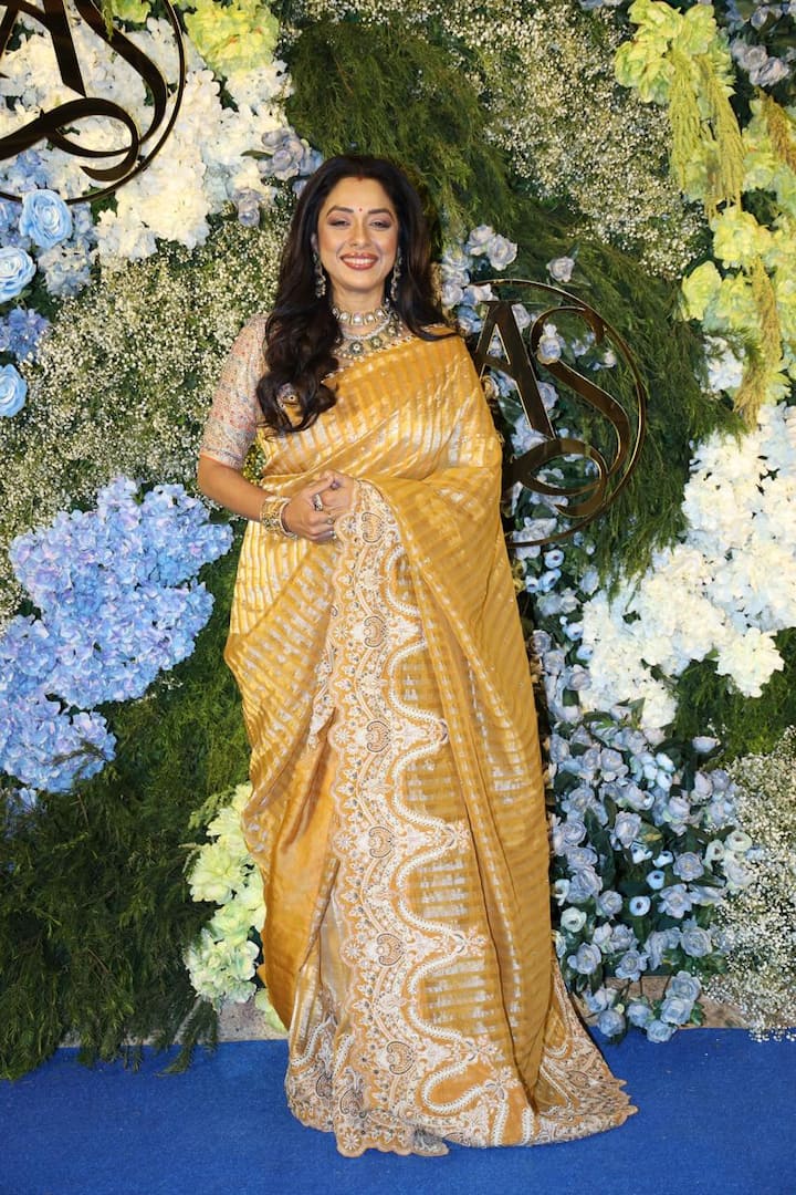 Television star Rupali Ganguly walked the blue carpet event wearing stunning gold saree.