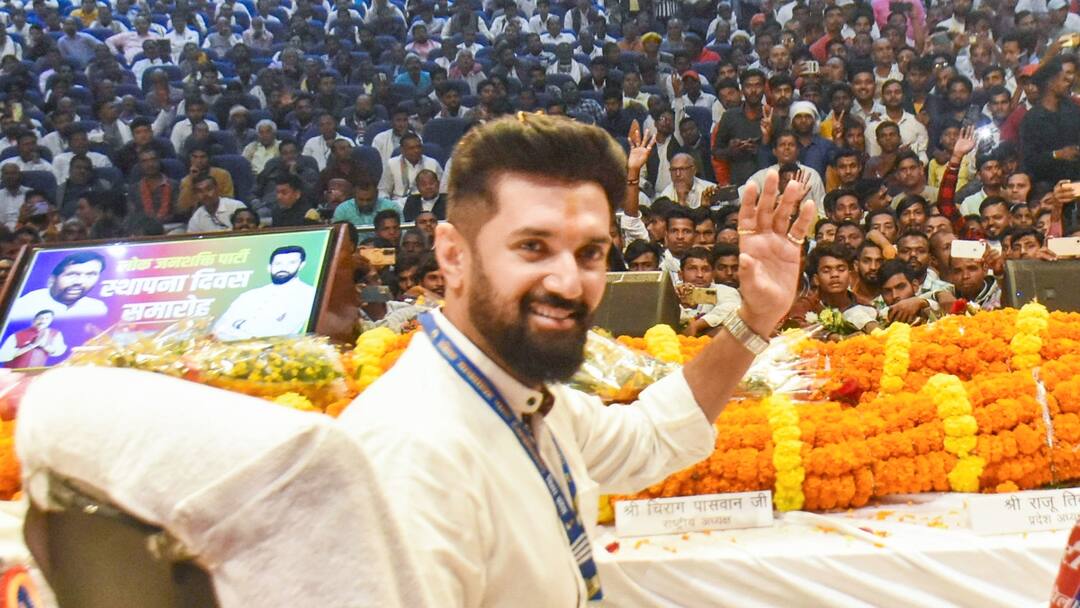 क्या बिहार में 2025 के चुनाव में चिराग पासवान होंगे CM चेहरा? जीतन राम मांझी के बयान से सियासत हुई तेज Jitan Ram Manjhi gave Statement regarding Chirag Paswan and Bihar CM Nitish Kumar ann क्या बिहार में 2025 के चुनाव में चिराग पासवान होंगे CM चेहरा? जीतन राम मांझी के बयान से सियासत हुई तेज