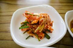 Kimchi For Skin : கொரியர்களின் அழகிய சருமத்திற்கு இந்த மேஜிக் உணவுதான் காரணமாம்!