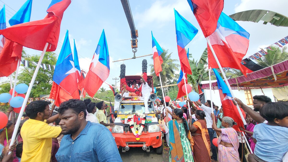 அனல் பறக்கும் பிரச்சாரம்..! திமுக கொடி கலரில் பிரமாண்ட மாலை; வேட்பாளருக்கு உற்சாக வரவேற்பு..!