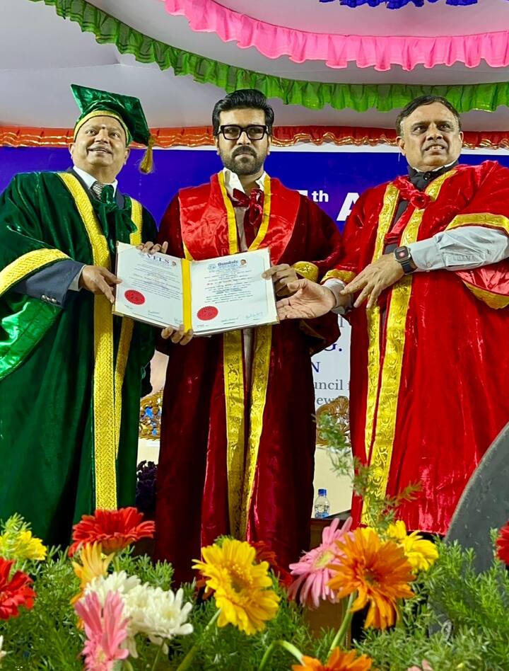 ఇందుకు సంబంధించిన ఫోటోలు ప్రస్తుతం సోషల్‌ మీడియాలో వైరల్‌ అవుతున్నాయి.