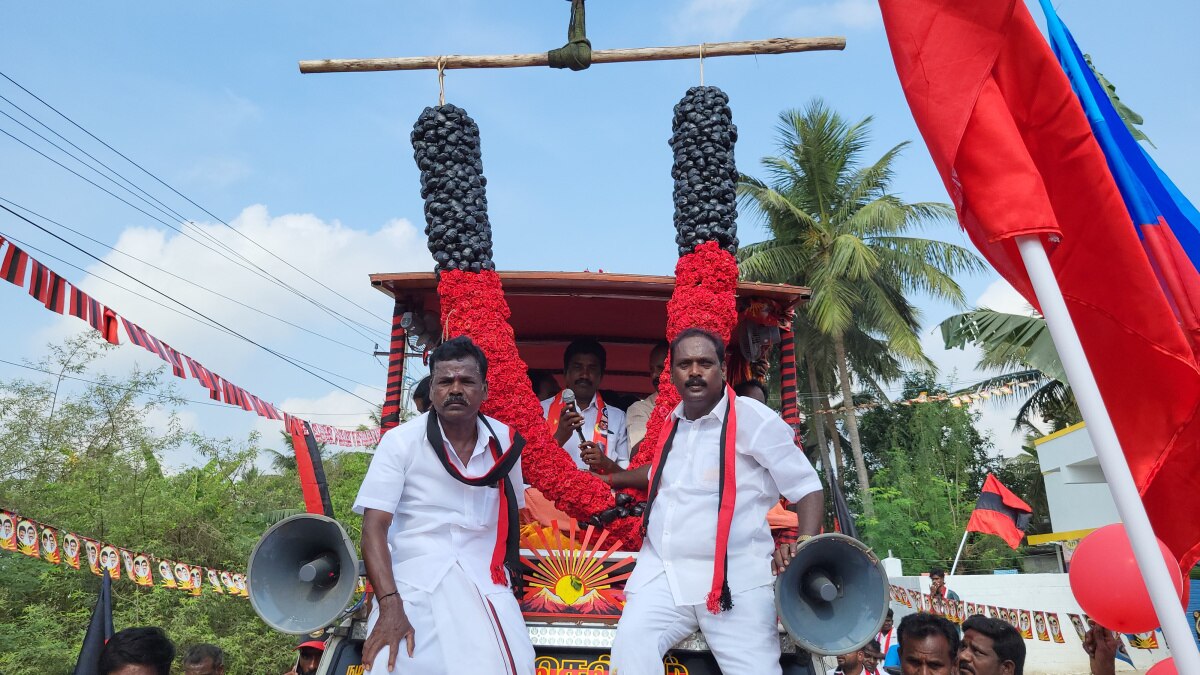 அனல் பறக்கும் பிரச்சாரம்..! திமுக கொடி கலரில் பிரமாண்ட மாலை; வேட்பாளருக்கு உற்சாக வரவேற்பு..!