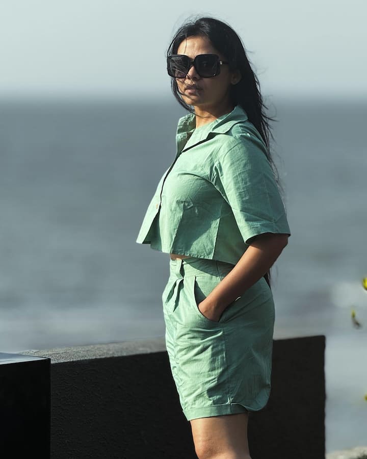 अभिनेत्री प्रार्थना बेहेरे (Prarthana Behere) मनोरंजनसृष्टीतील लोकप्रिय अभिनेत्री आहे. मराठीसह हिंदी मनोरंजनसृष्टीतही तिने आपल्या सौंदर्याने आणि अभिनयाने छाप पाडली आहे.