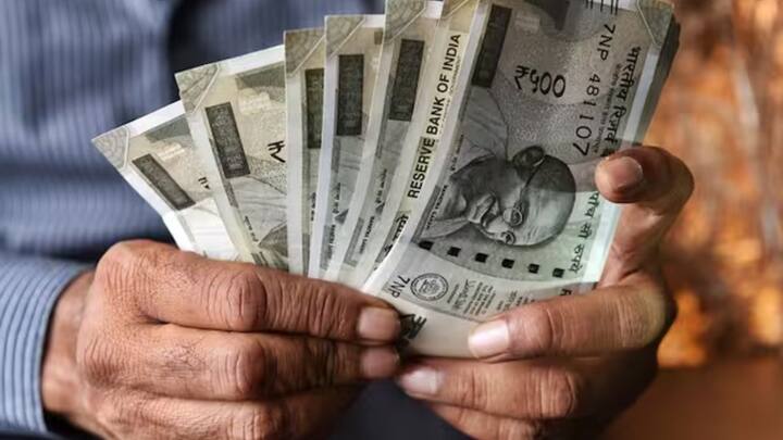 प्रधानमंत्री किसान सम्मान निधि योजना के तहत सरकार किसानों के सालाना 6 हजार रुपये की आर्थिक मदद देती है. दो हजार की 3 किस्तों में यह राशि दी जाती है.