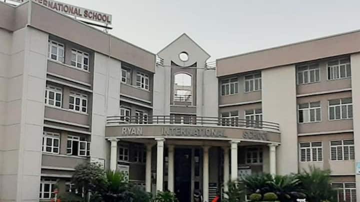 रेयान इंटरनेशनल स्कूल की नर्सरी की फीस है 5810 रुपये. तो वहीं ग्रैंड कोलंबस की एडमिशन फीस ₹60,000 है और क्लास फर्स्ट से लेकर फिफ्थ तक तीन महीने की ट्यूशन फीस 30,690 है.