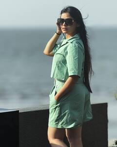 Prarthana Behere :  प्रार्थना बेहेरेच्या हॉटनेसने चाहत्यांना लावलं वेड; शेअर केला हॉट लूक!