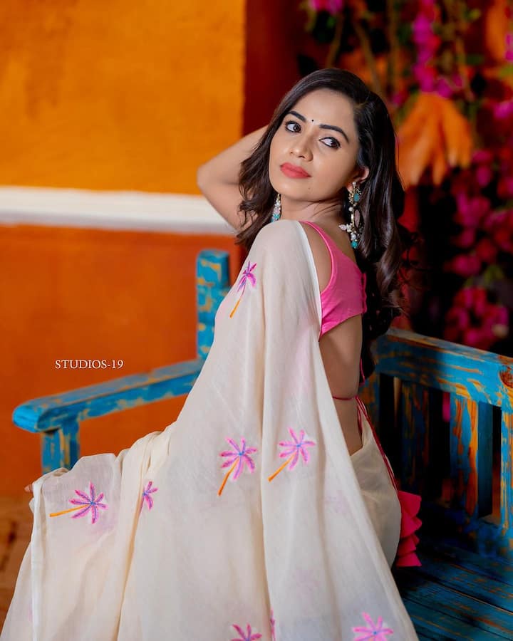 ఇక హౌజ్ నుంచి బయటకు రాగానే ప్రియుడిని నిశ్చితార్థం చేసుకుని పెళ్లి రెడీ అయ్యింది. ప్రస్తుతం శోభ చేతిలో పెద్దగా ఆఫర్స్ ఏం లేవు.