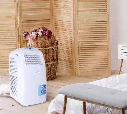 Croma 1.5 Ton Portable AC: ਜੇਕਰ ਤੁਸੀਂ ਇਸ ਨੂੰ ਖਰੀਦਣਾ ਚਾਹੁੰਦੇ ਹੋ, ਤਾਂ ਤੁਸੀਂ ਘਰ ਬੈਠੇ ਇਸ ਨੂੰ ਆਨਲਾਈਨ ਆਰਡਰ ਕਰ ਸਕਦੇ ਹੋ। ਕ੍ਰੋਮਾ ਦੀ ਸਾਈਟ ਤੋਂ ਖਰੀਦਣ 'ਤੇ ਤੁਹਾਨੂੰ 43,990 ਰੁਪਏ ਦਾ ਖਰਚਾ ਆਵੇਗਾ। ਜਦੋਂ ਕਿ ਇਸ AC ਦੀ ਕੀਮਤ 50 ਹਜ਼ਾਰ ਰੁਪਏ ਹੈ। ਕਾਪਰ ਕੰਡੈਂਸਰ ਦੇ ਕਾਰਨ, ਤੁਹਾਨੂੰ ਬਹੁਤ ਵਧੀਆ ਕੂਲਿੰਗ ਮਿਲੇਗੀ ਅਤੇ ਇਸਨੂੰ ਆਸਾਨੀ ਨਾਲ ਮੁਰੰਮਤ ਵੀ ਕੀਤਾ ਜਾ ਸਕਦਾ ਹੈ। ਇਹ ਡਿਜ਼ਾਈਨ ਦੇ ਦ੍ਰਿਸ਼ਟੀਕੋਣ ਤੋਂ ਵੀ ਬਹੁਤ ਵਧੀਆ ਵਿਕਲਪ ਸਾਬਤ ਹੁੰਦਾ ਹੈ.