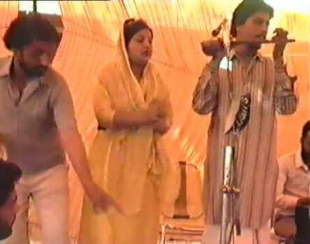 ਲਾਲ ਚੰਦ ਨੇ ਅੱਗੇ ਦੱਸਿਆ, 'ਜਿਸ ਦਿਨ ਸ਼ੋਅ ਸੀ ਉਸ ਦਿਨ ਅਸੀਂ ਵੈਨਿਊ 'ਤੇ ਪਹੁੰਚਣ ਤੋਂ ਪਹਿਲਾਂ ਇਕੱਠੇ ਬੈਠੇ ਸੀ। ਫਿਰ ਅਮਰ ਨੇ ਸਾਨੂੰ ਕਿਹਾ ਸੀ - ਚਿੰਤਾ ਨਾ ਕਰੋ, ਗੀਤ ਮੈਂ ਗਾਏ ਹਨ, ਤੁਸੀਂ ਨਹੀਂ। ਜਿਸ ਗੋਲੀ 'ਤੇ ਮੇਰਾ ਨਾਮ ਲਿਖਿਆ ਹੈ, ਉਹ ਗੋਲੀ ਮੈਨੂੰ ਹੀ ਵੱਜੇਗੀ। ਮੇਸ਼ਮਪੁਰ ਵਿੱਚ ਉਸ ਸਮੇਂ ਅਮਰ ਸਿੰਘ ਦੀ ਫਿਲਮ ਦੇ ਪੋਸਟਰ ਲੱਗੇ ਹੋਏ ਸਨ, ਜੋ ਅਸੀਂ ਸ਼ੋਅ ਤੋਂ ਬਾਅਦ ਸਿਨੇਮਾ ਹਾਲ ਵਿੱਚ ਦੇਖਣ ਜਾ ਰਹੇ ਸੀ।