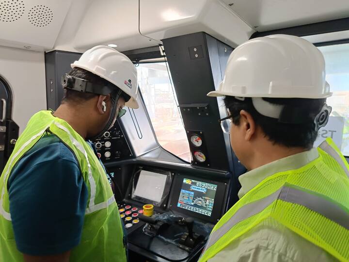 दरअसल, उज्जैन में 2028 में सिंहस्थ का आयोजन होने जा रहा है. सिंहस्थ से पहले मेट्रो ट्रेन की सौगात अगर इंदौर से उज्जैन तक मिल जाती है, तो वाहनों से लगने वाले जाम और ईंधन की बचत भी होगी और जो लोग इंदौर से उज्जैन आते जाते हैं उन्हें काफी सहूलियत मिलेगी.