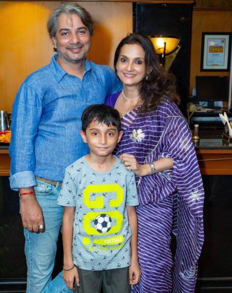 राजेश्वरी और वरुण की लव स्टोरी टीवी से ही शुरू हुई थी. कुछ साल डेट करने के बाद उन्होंने शादी कर ली. इस समय राजेश्वरी फिल्मी दुनिया से दूर अपने घर-परिवार में व्यस्त हैं. इंस्टाग्राम पर वो काफी एक्टिव रहती हैं.