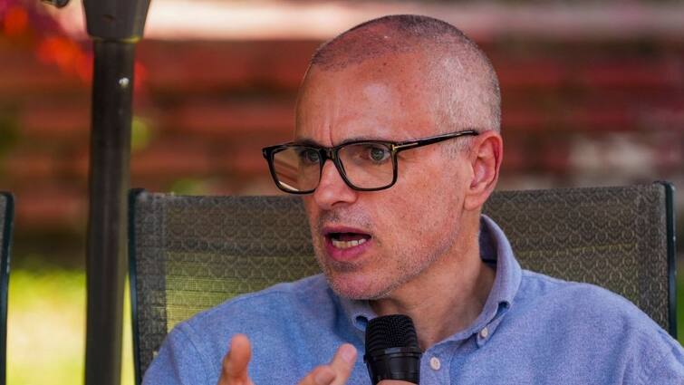 Lok Sabha Elections 2024 Jammu Kashmir Omar Abdullah Replied On Rajnath Singh Emergency Remark Lok Sabha Elections 2024: 'इस समय अघोषित आपातकाल, 1975 से अधिक खतरनाक', राजनाथ सिंह के बयान पर क्या बोले उमर अब्दुल्ला?