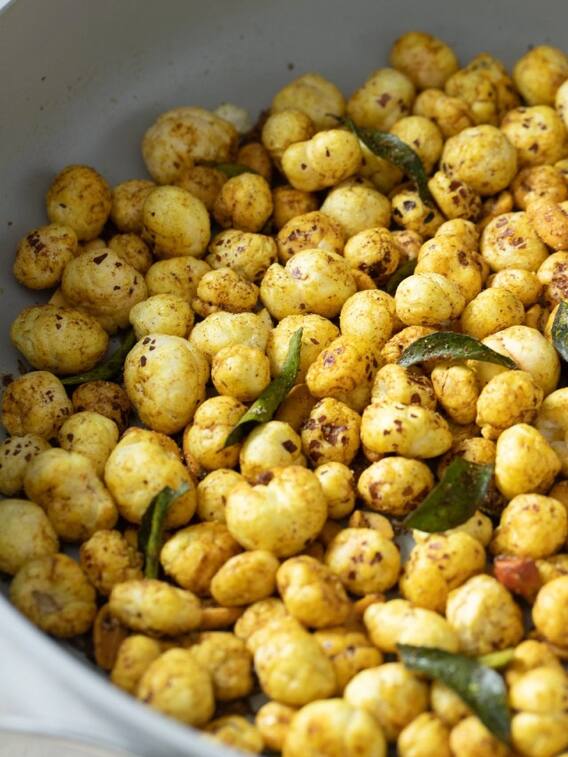 बिहार का ये इलाका खिलाता है पूरे देश को मखाने