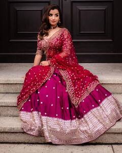 Sivaangi Krishnakumar : ஜெர்மனியின் செந்தேன் மலரே.. லெஹங்காவில் அசத்தும் ஷிவாங்கி!