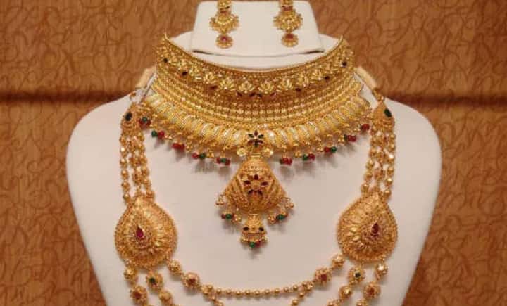 लखनौ शहरात सोन्याचा दर हा 74125 रुपये आहे. हा जर 24 कॅरेट सोन्याचा आहे.