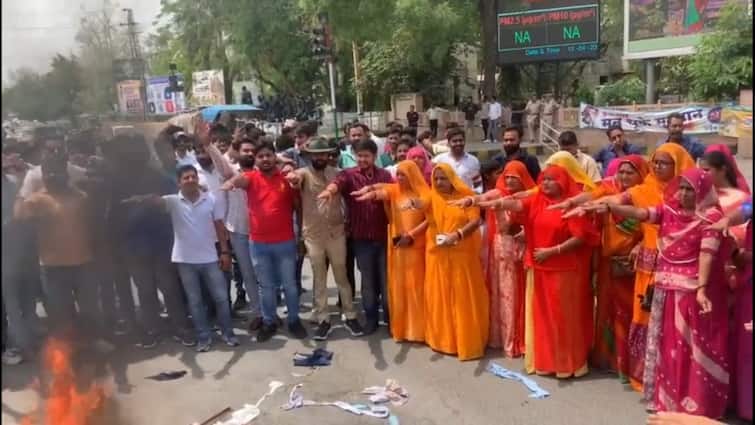 Lok Sabha Election 2024 Rajput under Karni Sena burnt effigy of BJP candidate in Chittorgarh ANN अग्नि के सामने BJP को वोट नहीं देने की शपथ, सीपी जोशी के गढ़ में सड़क पर क्यों उतरे राजपूत?