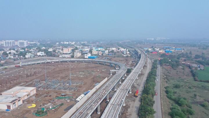 आपको बता दें कि जिस हिसाब से इंदौर की आबादी बढ़ रही है उसके मुताबिक अब इंदौर में मेट्रो जरूरी हो गई है. इंदौर शहर की आबादी वर्तमान में लगभग 40 लाख के आसपास हो गई है.