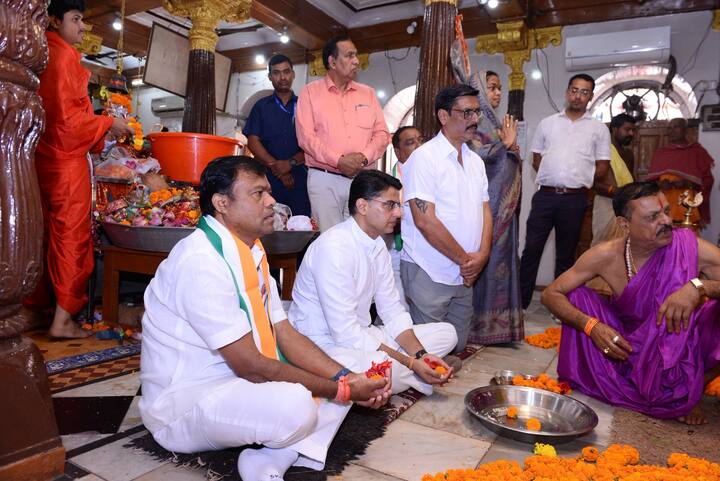 चैत्र नवरात्र को लेकर सभी भक्त माता के मंदिर में अपनी मनोकामनाओं को लेकर जाते हैं. ऐसे ही कांग्रेस नेता सचिन पायलट ने भी माता के मंदिर में जाकर लोकसभा चुनाव में कांग्रेस की जीत के लिए मनोकामना की.