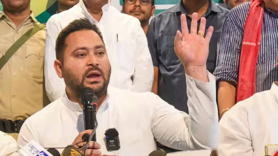 Tejashwi Yadav: चुनाव से पहले महिलाओं के लिए तेजस्वी यादव का बड़ा एलान, हर साल दिए जाएंगे इतने लाख रुपये Bihar Lok Sabha Elections 2024 Tejashwi Yadav announced one lakh Rupees will be given to women every year Tejashwi Yadav: चुनाव से पहले महिलाओं के लिए तेजस्वी यादव का बड़ा एलान, हर साल दिए जाएंगे इतने लाख रुपये