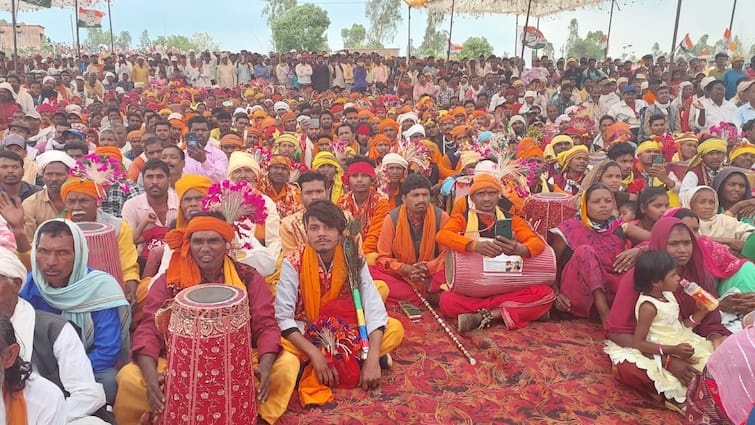 Lok Sabha Election 2024 BJP and Congress focus on 10 seats tribals have a decisive role  ANN आदिवासियों की मुट्ठी में जीत की चाबी, कांग्रेस और BJP का इन सीटों पर फोकस, जानें सियासी समीकरण