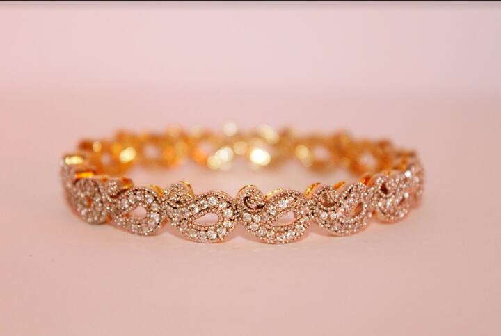 काही गेल्या सोन्याचे दर काही कमी होण्याचं नाव घेत नाहीत. आजही दरात मोठी वाढ झाली आहे.