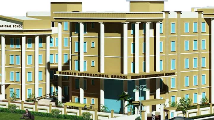 uniapply.com प्लेटफार्म के मुताबिक फरीदाबाद के सबसे महंगे स्कूलों में से एक है एमराल्ड इंटरनेशनल जिसकी 1 महीने की फीस है 9200 रुपये.